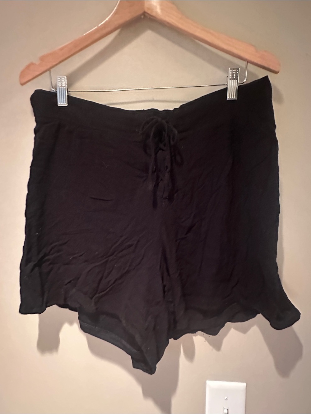 Torrid Black Dress crepe shorts with crisscross detail on front size 1 (14/16)